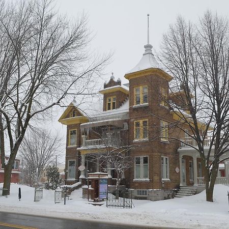 Le 100 St-Laurent Louiseville 외부 사진